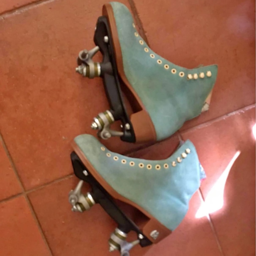 Moxi Lolly Size 4 mens / 5.5 womens roller skates